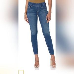 Levi Strauss & Co, Women’s Totally Shaping Pull-On Skinny Jeans, size 12 Long